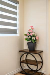 Imagine din galeria proprietății Modern Getaway Near Pasadena & DTLA în Rosemead +30 fotografii