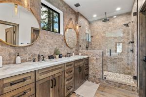 Ένα μπάνιο στο Stay at Coyote Pass +54 φωτογραφίες