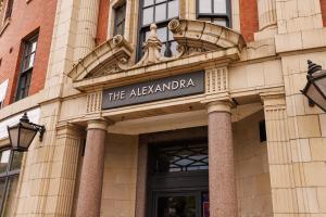 Η πρόσοψη ή η είσοδος του Alexandra House Simple City Stays