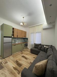 a living room with a couch and a kitchen at Villa Klinton in Durrës
