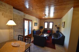 Posezení v ubytování Aspri Villa
