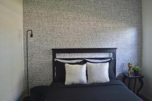 Gallery image of Mountain View Escape with Modern Design in Thousand Palms