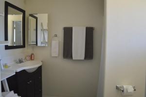 Gallery image of Mountain View Escape with Modern Design in Thousand Palms