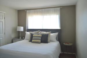Gallery image of Mountain View Escape with Modern Design in Thousand Palms