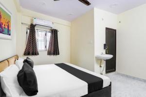 Postel nebo postele na pokoji v ubytování Hotel O Ramam