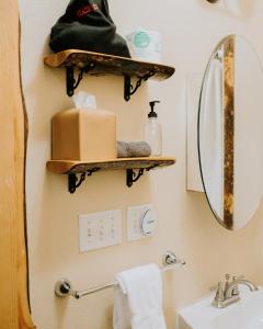 Koupelna v ubytování Bar N Ranch + 45 fotografií