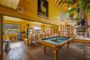 Τραπέζι μπιλιάρδου στο Splashing Treehouse! Private pool-Hot tub!