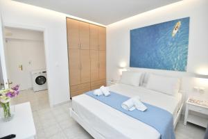 a bedroom with a bed with towels on it at Casa al'tati studios in Ialyssos
