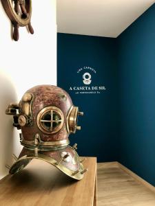 a helmet on display on a table in a room at A caseta de Sil in Lira