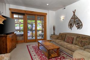 Posezení v ubytování TOWN POINTE C302 condo + 39 fotografií