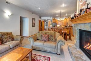 Posezení v ubytování TOWN POINTE C302 condo