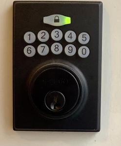 Afbeelding uit fotogalerij van Sapphire Lux Queen Suite in Kamloops