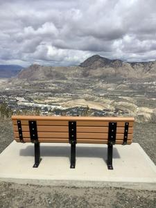 Afbeelding uit fotogalerij van Sapphire Lux Queen Suite in Kamloops