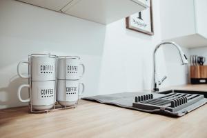 Afbeelding uit fotogalerij van Sapphire Lux Queen Suite in Kamloops