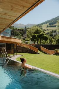 Bazén v ubytování SPA & Naturhotel Outside nebo v jeho okolí
