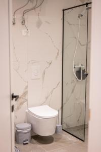 Ένα μπάνιο στο Tirana Dream Apartments +4 φωτογραφίες