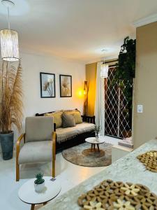 a living room with a couch and a chair at ESPAÇO INTEIRO Fleur in Campos do Jordão