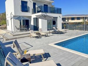 Πισίνα στο ή κοντά στο Villa Zuzul with Swimming Pool