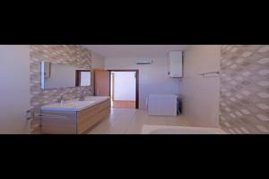 Giường trong phòng chung tại Apartment Stella - Three Bedroom Apartment with Balcony +38 ảnh