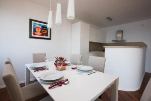 Φωτογραφία από το άλμπουμ του Apartments Nina - Two-Bedroom Apartment with Balcony and Sea View Ora ac σε Orasac