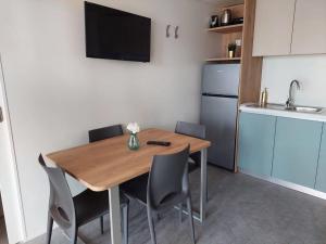 Fotografie z fotogalerie ubytování Tasha Premium Mobile Home with Terrace and Hot Tub v destinaci Orebić