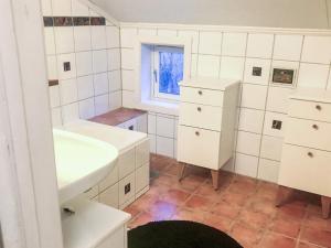 Et badeværelse på 6 person holiday home in Lillehammer + 27 billeder