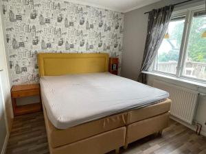 Katil atau katil-katil dalam bilik di 4 star holiday home in KARLSKRONA