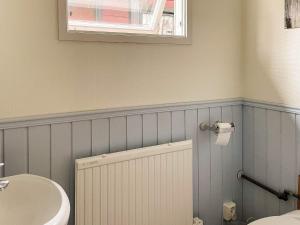 Ένα μπάνιο στο 4 star holiday home in NORRTÄLJE