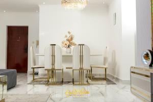 AM Apparts Suite Jacuzzi的休息区