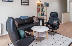 Posezení v ubytování Awesome Apartment In Ulfborg With Sauna
