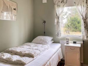 Ένα ή περισσότερα κρεβάτια σε δωμάτιο στο 4 star holiday home in NORRTÄLJE