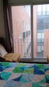 a bedroom with a bed and a large window at Apartamento Ciudad de Guatemala, Zona 4, 1 Parqueo Gratis, Mejor Vista en 4 Grados Norte, 4 Camas in Guatemala +63 photos