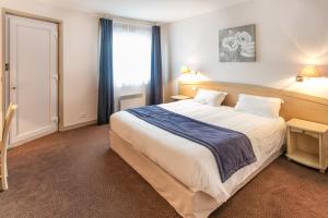 a hotel room with a large bed and a window at Le Charollais Motel in Vitry-en-Charollais