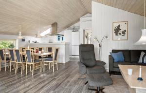 Χώρος καθιστικού στο Beautiful Home In Vestervig With Sauna