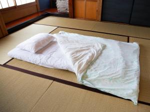 Postel nebo postele na pokoji v ubytování 元気な宿 片貝