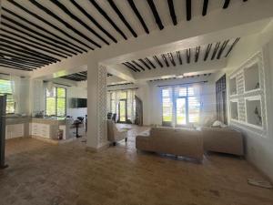 TV in/ali zabaviščno središče v nastanitvi 3bed oceanfront with Ac &gazebo