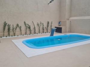 a bathroom with a blue tub in a room at Condomínio Diamond - Novo - Centro in Corumbá