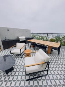 En balkon eller terrasse på APPARTEMENT CHIC MIRAFLORES Paradis