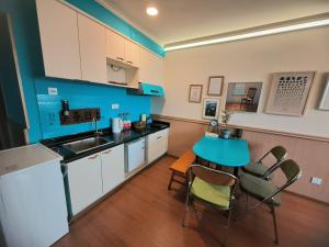 Kuchyň nebo kuchyňský kout v ubytování Apartment Champs Elysees