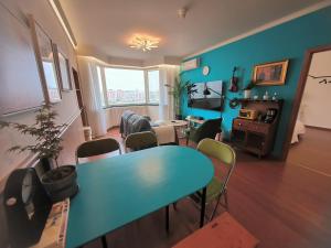 TV a/nebo společenská místnost v ubytování Apartment Champs Elysees