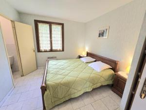 Maison spacieuse avec piscine privée au cœur du Périgord Noir, proche sites touristiques majestueux - FR-1-616-254にあるベッド +19枚の写真