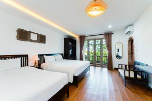 Ein Bett oder Betten in einem Zimmer der Unterkunft Ancient Garden Boutique Hoi An