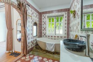 Ein Badezimmer in der Unterkunft Ancient Garden Boutique Hoi An