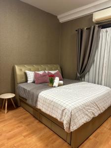 a bedroom with a bed with two flowers on it at The Platino 6 to 8pax 2 carpark with Nextflix 5min to Paradigm in Johor Bahru +13 photos
