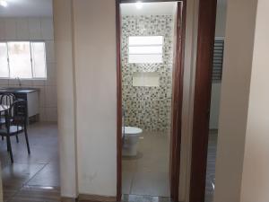 a bathroom with a toilet in a room at Casa para Temporada in São Thomé das Letras