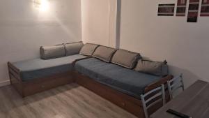a couch with pillows on it in a room at Depto 1 ambiente in Mar del Plata