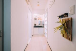 Kuchyň nebo kuchyňský kout v ubytování Minimalist Loft 9 Namba Compact Studio and Gym MA9