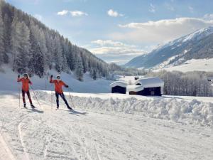 Chalet in Wiler near Ski Lift & Views, cleaning included v zimě