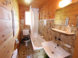 Koupelna v ubytování Chalet in Wiler near Ski Lift & Views, cleaning included