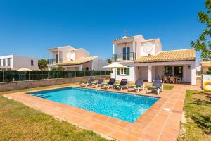 The swimming pool at or close to Villa Fuegosol